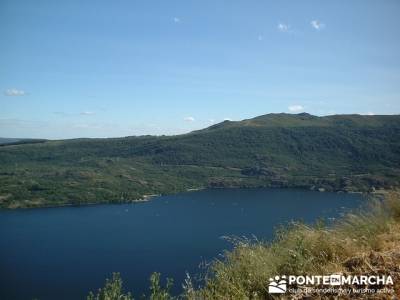 Laguna glaciar cuaternario de Sanabria; toledo nocturno; mejores rutas senderismo madrid